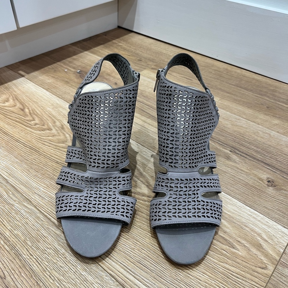 Vince Camuto Grey Peep Toe Sling Back Block Heel Sandals Women’s 11 - Picture 16 of 16